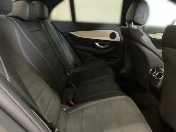 MERCEDES-BENZ E 300 e 4M AMG Distr. Kam AHK Pano LED Memory