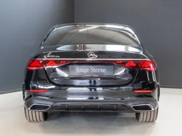 MERCEDES-BENZ E 300 de  AMG Night AHK Distronic 360 …