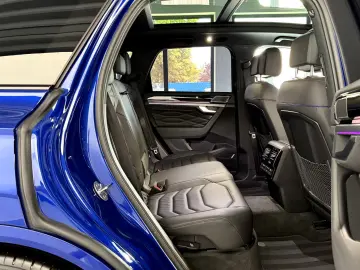 VW Touareg R 3.0TSI BlackStyle Pano AHK HUD Massage