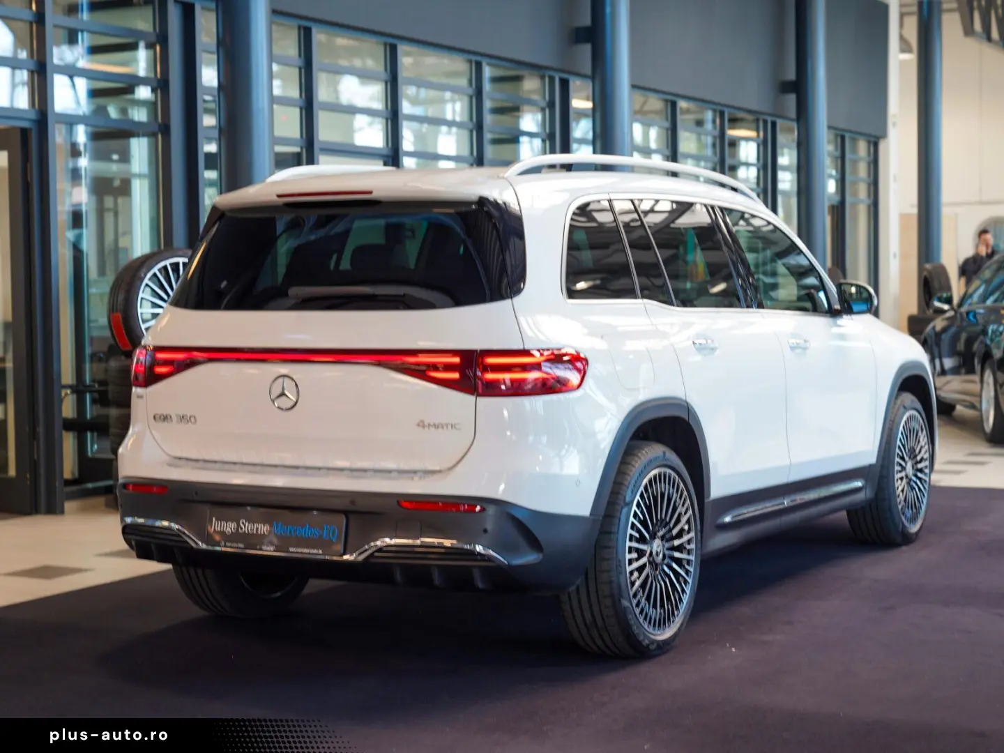 MERCEDES-BENZ EQB 350 4M AMG Premium Pano  Memory  Distronic