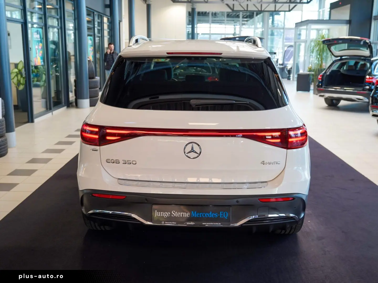 MERCEDES-BENZ EQB 350 4M AMG Premium Pano  Memory  Distronic