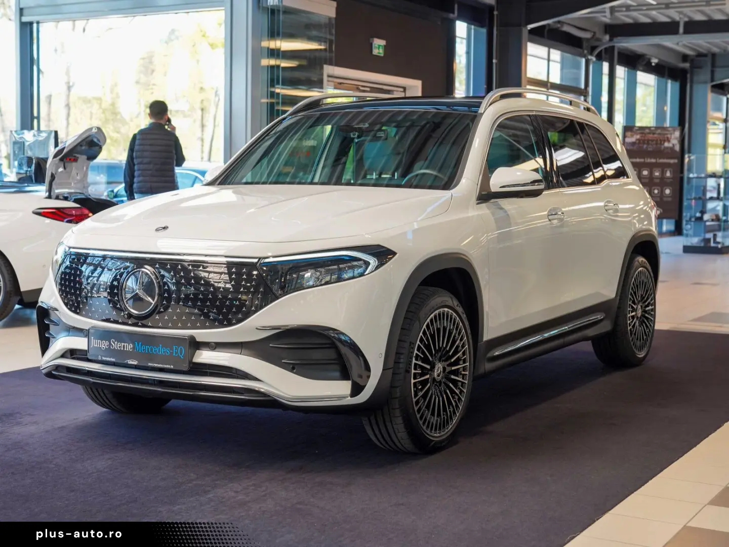 MERCEDES-BENZ EQB 350 4M AMG Premium Pano  Memory  Distronic