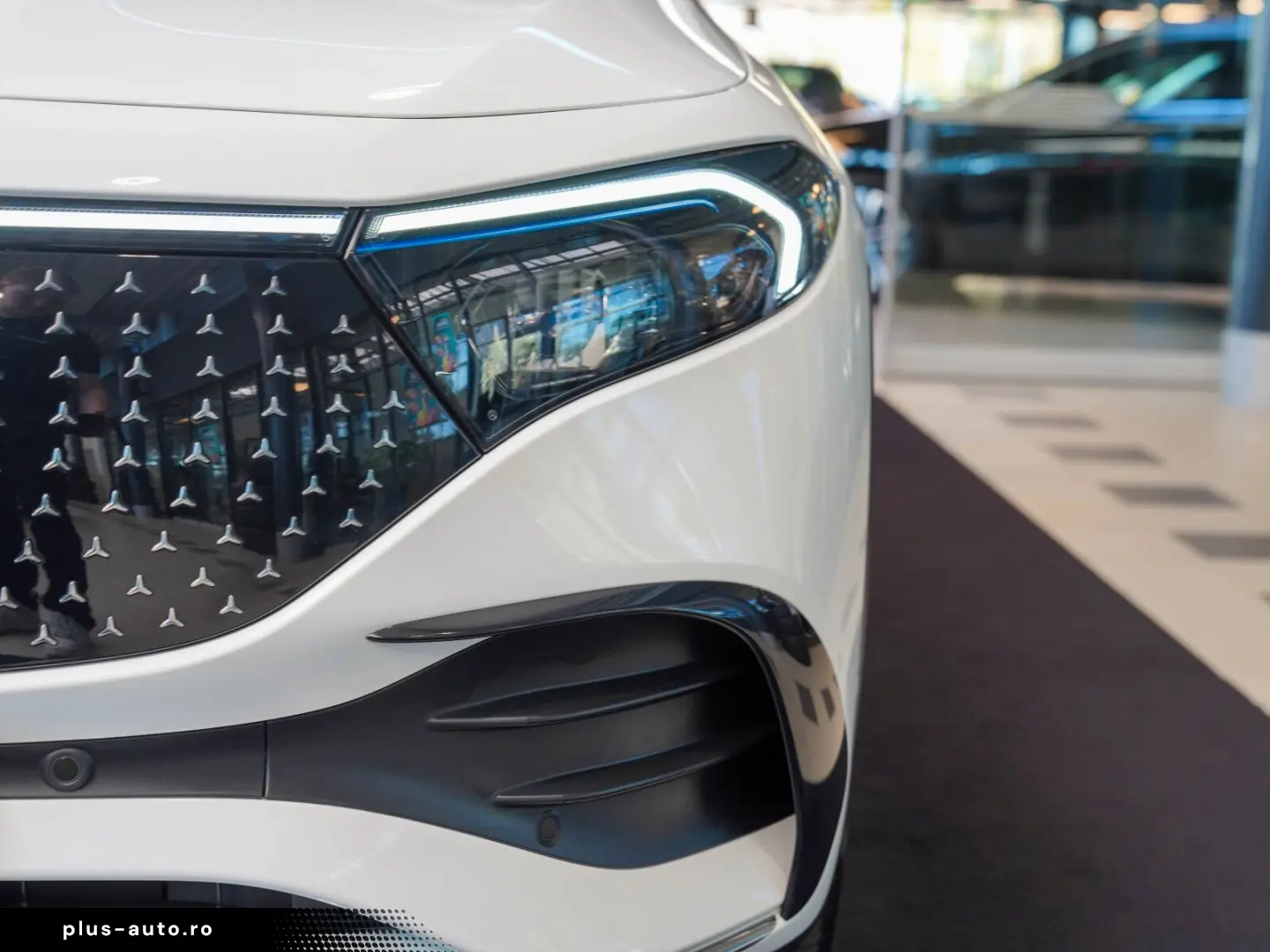 MERCEDES-BENZ EQB 350 4M AMG Premium Pano  Memory  Distronic