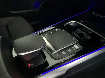 MERCEDES-BENZ GLB 35 AMG AMG PANO AHK 360  MBEAM 7-S