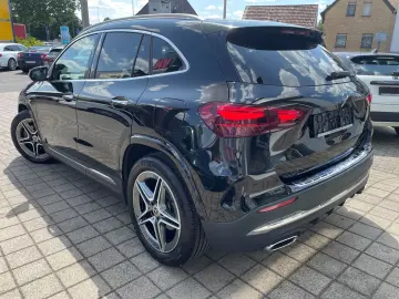 MERCEDES-BENZ GLA 200 AMG LINE ADVAN  HUD PANO 360 C…