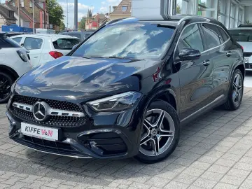 MERCEDES-BENZ GLA 200 AMG LINE ADVAN  HUD PANO 360 C…