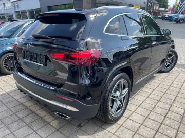MERCEDES-BENZ GLA 200 AMG LINE ADVAN  HUD PANO 360 C…