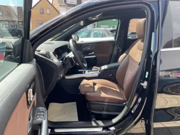 MERCEDES-BENZ GLA 200 AMG LINE ADVAN  HUD PANO 360 C…