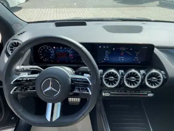 MERCEDES-BENZ GLA 200 AMG LINE ADVAN  HUD PANO 360 C…