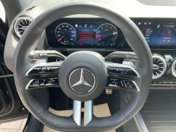 MERCEDES-BENZ GLA 200 AMG LINE ADVAN  HUD PANO 360 C…