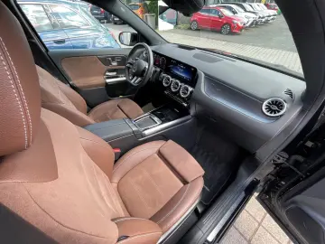 MERCEDES-BENZ GLA 200 AMG LINE ADVAN  HUD PANO 360 C…