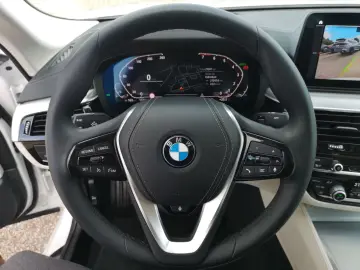 BMW 530 i xDr. Luxury Line  LASER LEDER NAVI PDC SHZ
