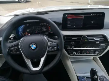 BMW 530 i xDr. Luxury Line  LASER LEDER NAVI PDC SHZ