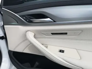 BMW 530 i xDr. Luxury Line  LASER LEDER NAVI PDC SHZ