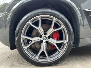 BMW X5 xDrive30d M Sport PRO AHK Pano HeadUp Sitzbel