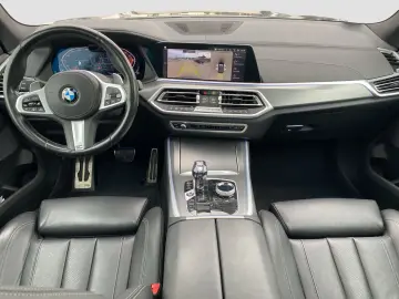 BMW X5 xDrive30d    M-Sport ACC PanoSD AHK Standheiz