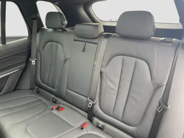 BMW X5 xDrive30d    M-Sport ACC PanoSD AHK Standheiz
