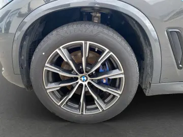 BMW X5 xDrive30d    M-Sport ACC PanoSD AHK Standheiz