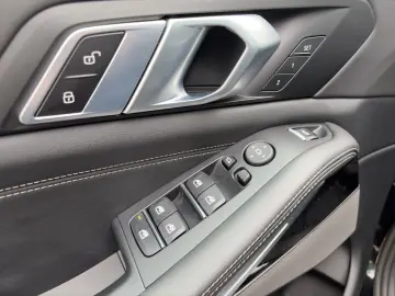 BMW X5 xDrive30d M-Sport Pro AHK HUD Pano 7-Sitzer D