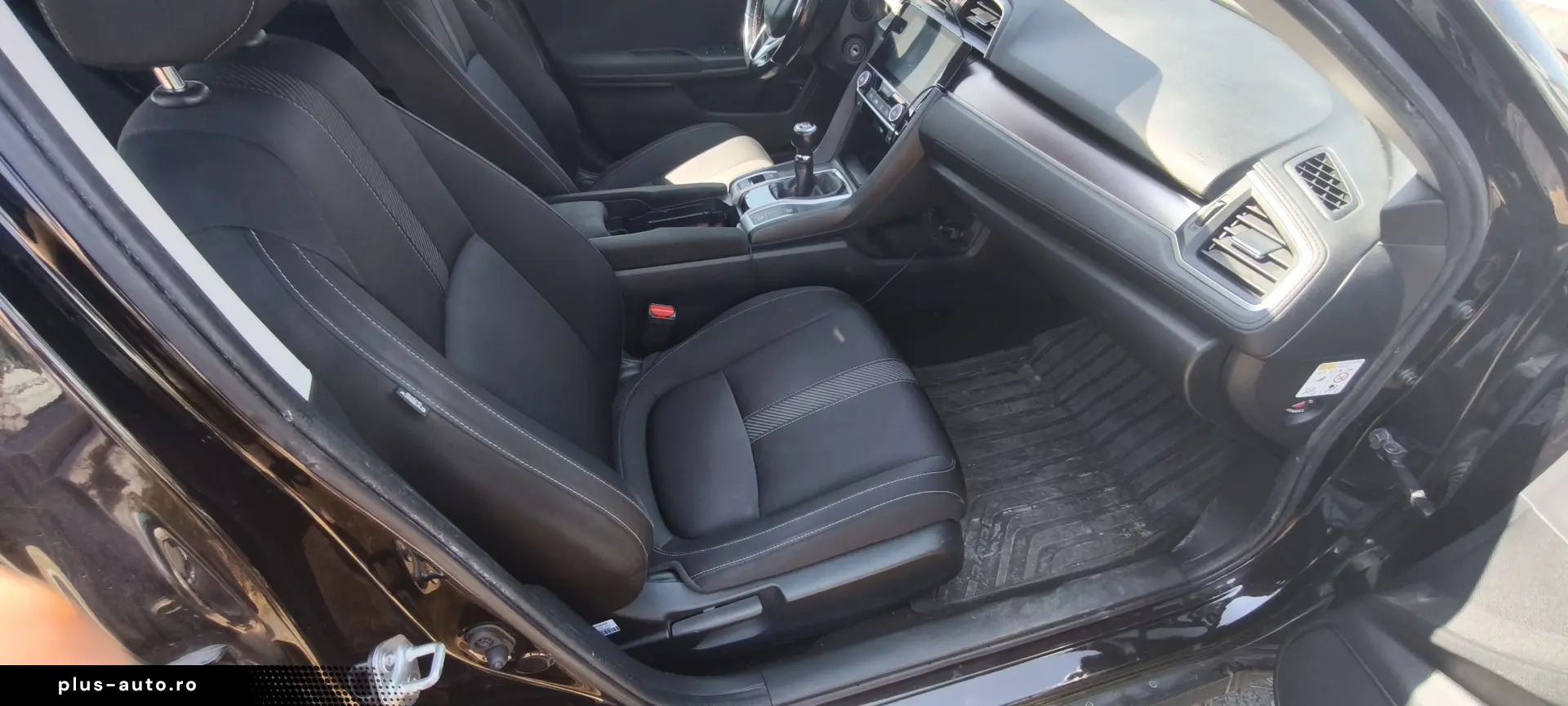 Honda Civic X sedan  1.5 VTEC Turbo 182 CP  manuală