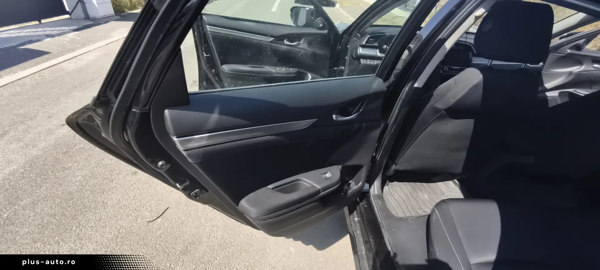 Honda Civic X sedan  1.5 VTEC Turbo 182 CP  manuală