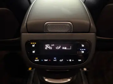 HYUNDAI IONIQ 9 110 kWh 4WD Uniq