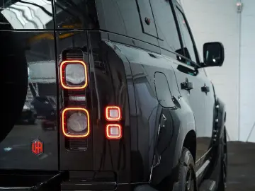 LAND ROVER Defender 110 2.0 P400e 110 SE   URBAN Widebody
