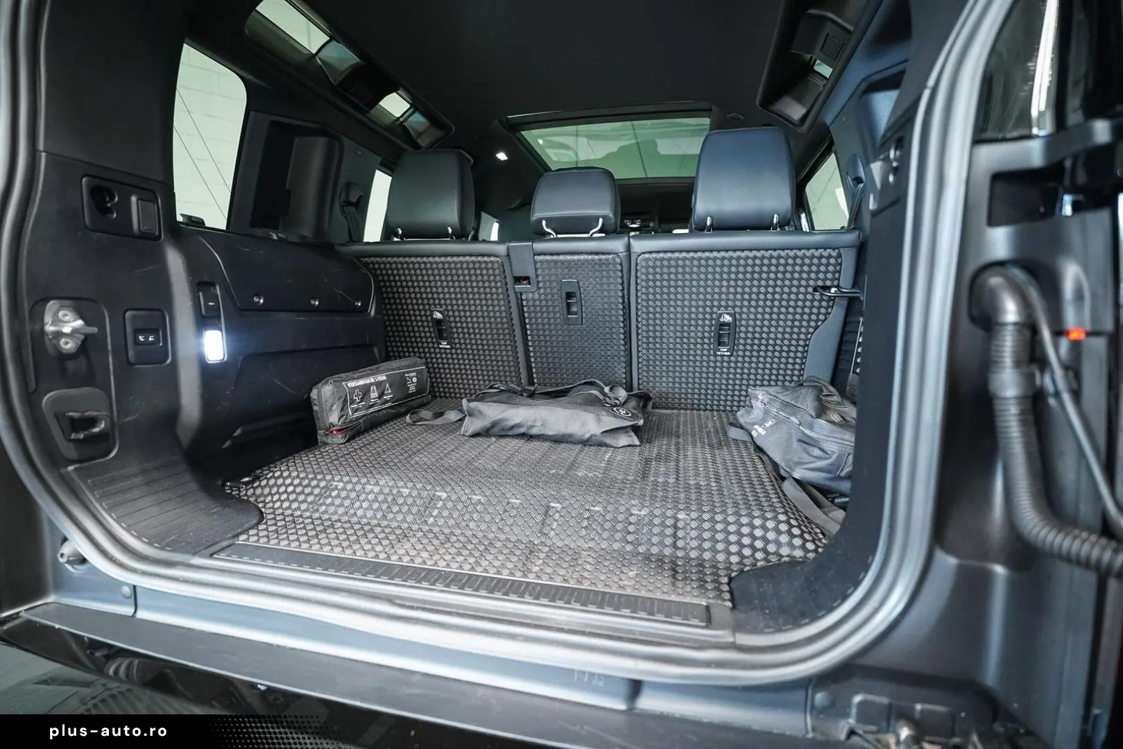 LAND ROVER Defender 110 2.0 P400e 110 SE   URBAN Widebody