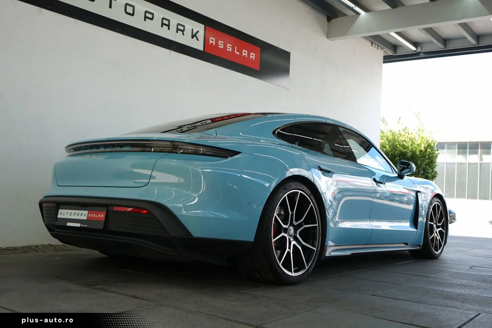 PORSCHE Taycan 4S