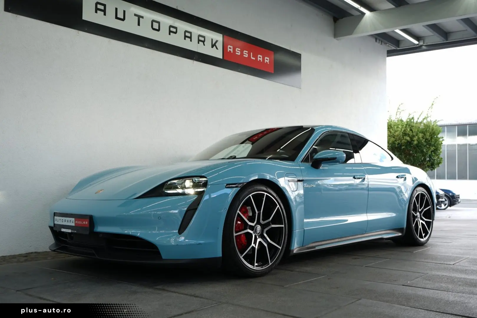 PORSCHE Taycan 4S