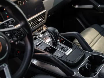 Porsche Cayenne Turbo S Hybrid  Burmester  Pano  Matrix