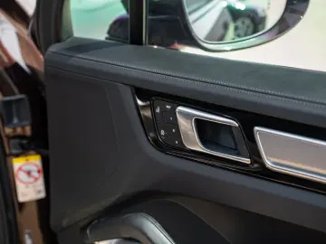 Porsche Cayenne Turbo S Hybrid  Burmester  Pano  Matrix