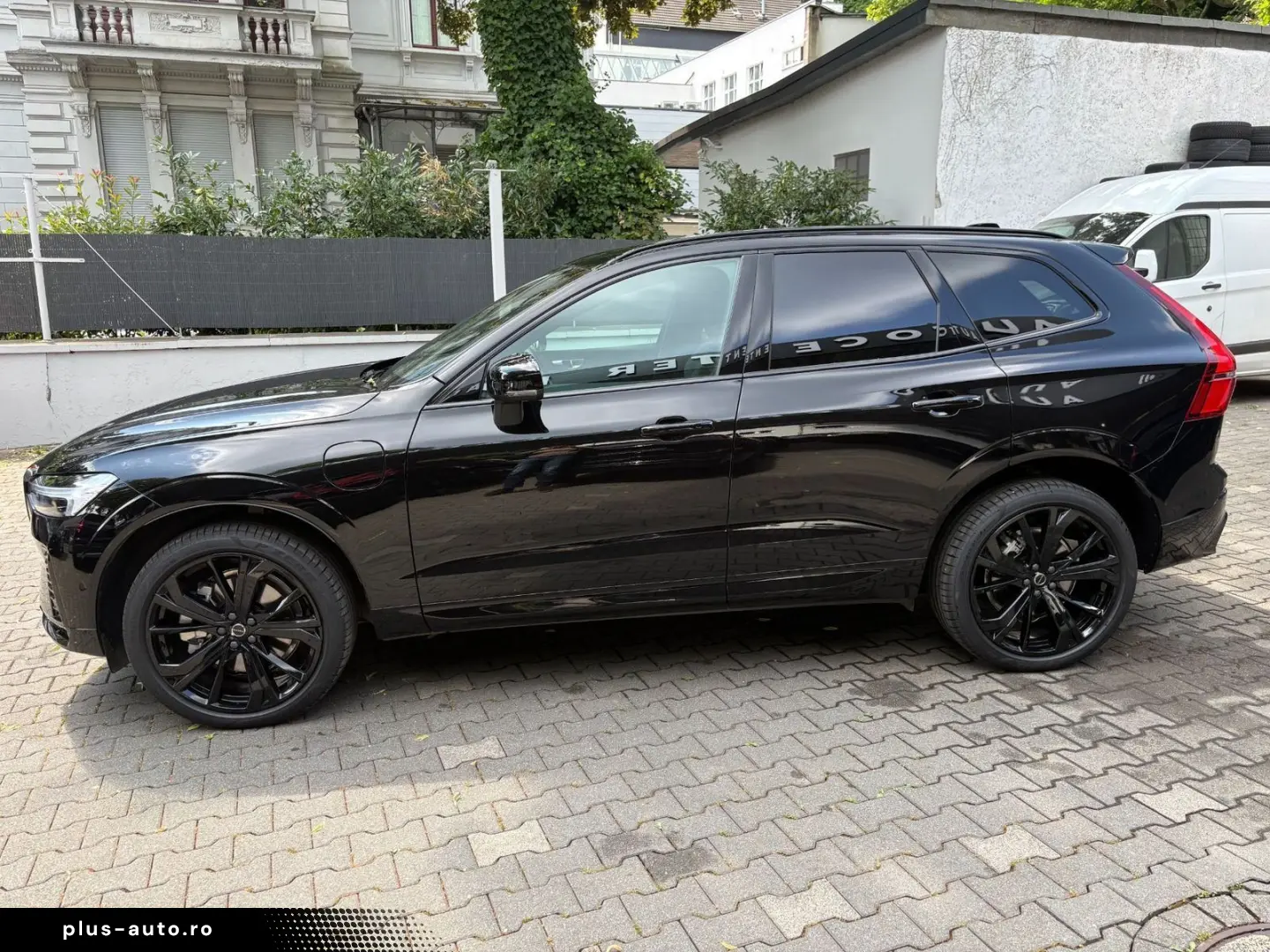 VOLVO XC60 T6 FACELIFT Plus Black