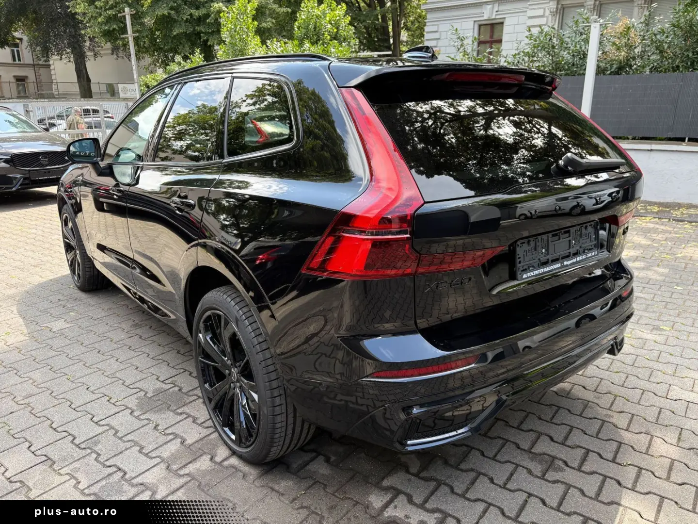VOLVO XC60 T6 FACELIFT Plus Black