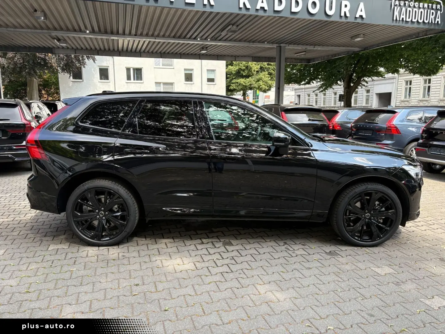 VOLVO XC60 T6 FACELIFT Plus Black