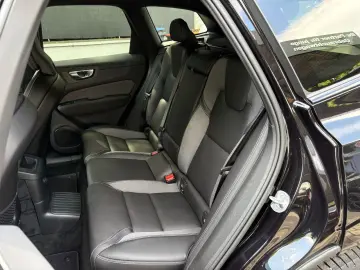 VOLVO XC60 T6 FACELIFT Plus Black