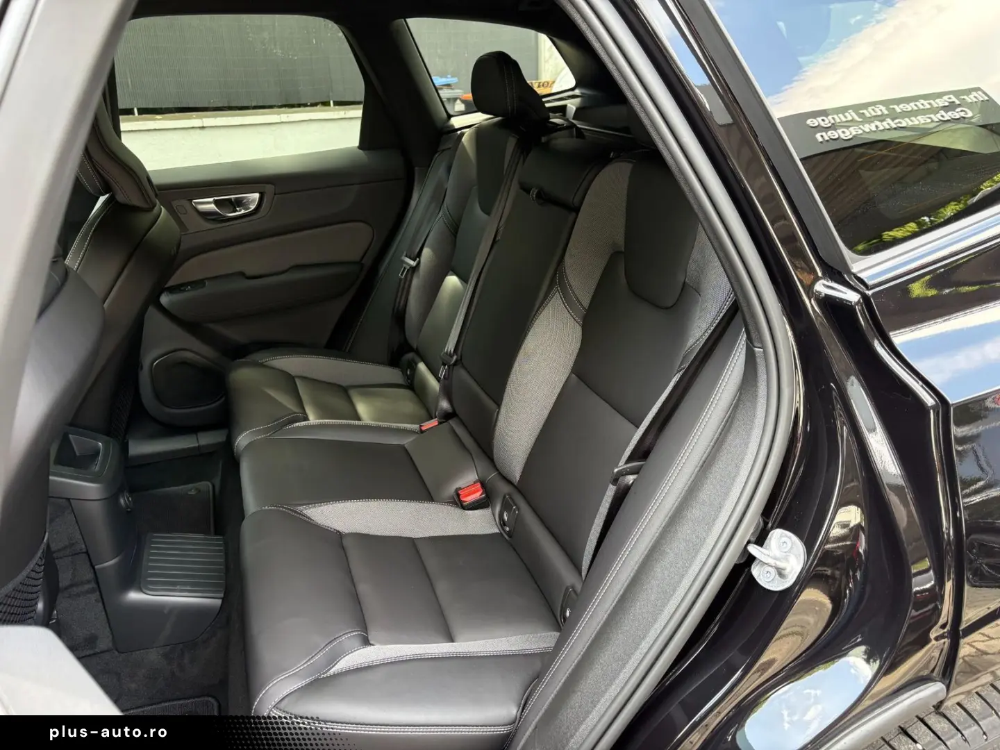 VOLVO XC60 T6 FACELIFT Plus Black