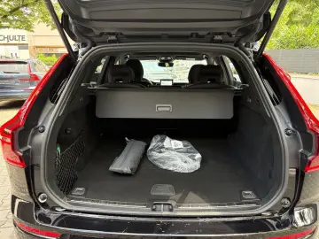 VOLVO XC60 T6 FACELIFT Plus Black