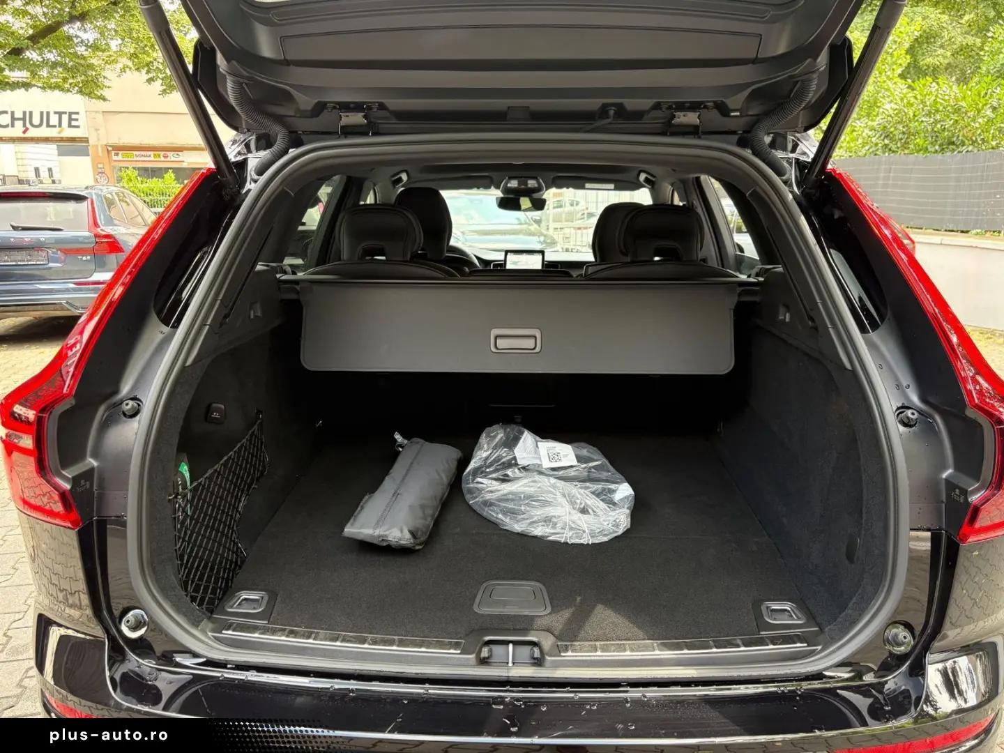 VOLVO XC60 T6 FACELIFT Plus Black