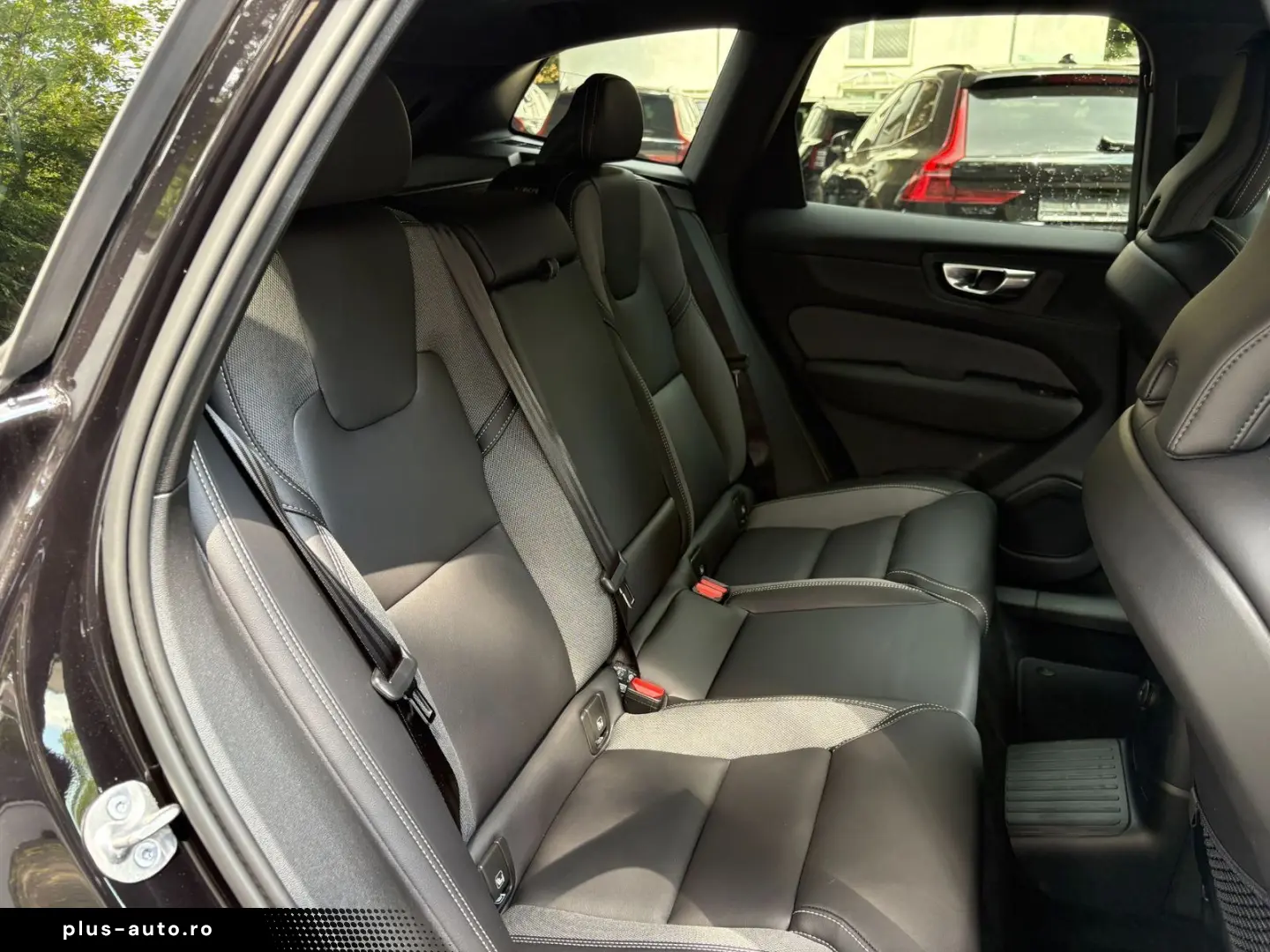 VOLVO XC60 T6 FACELIFT Plus Black