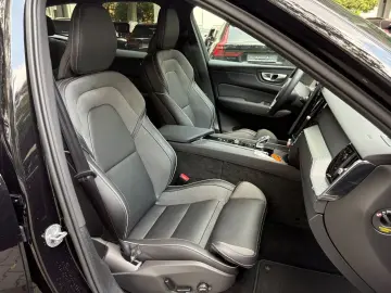 VOLVO XC60 T6 FACELIFT Plus Black