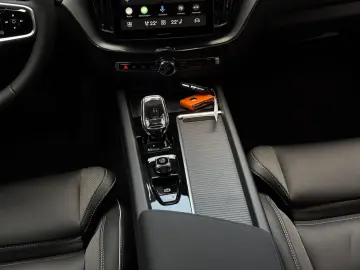 VOLVO XC60 T6 FACELIFT Plus Black