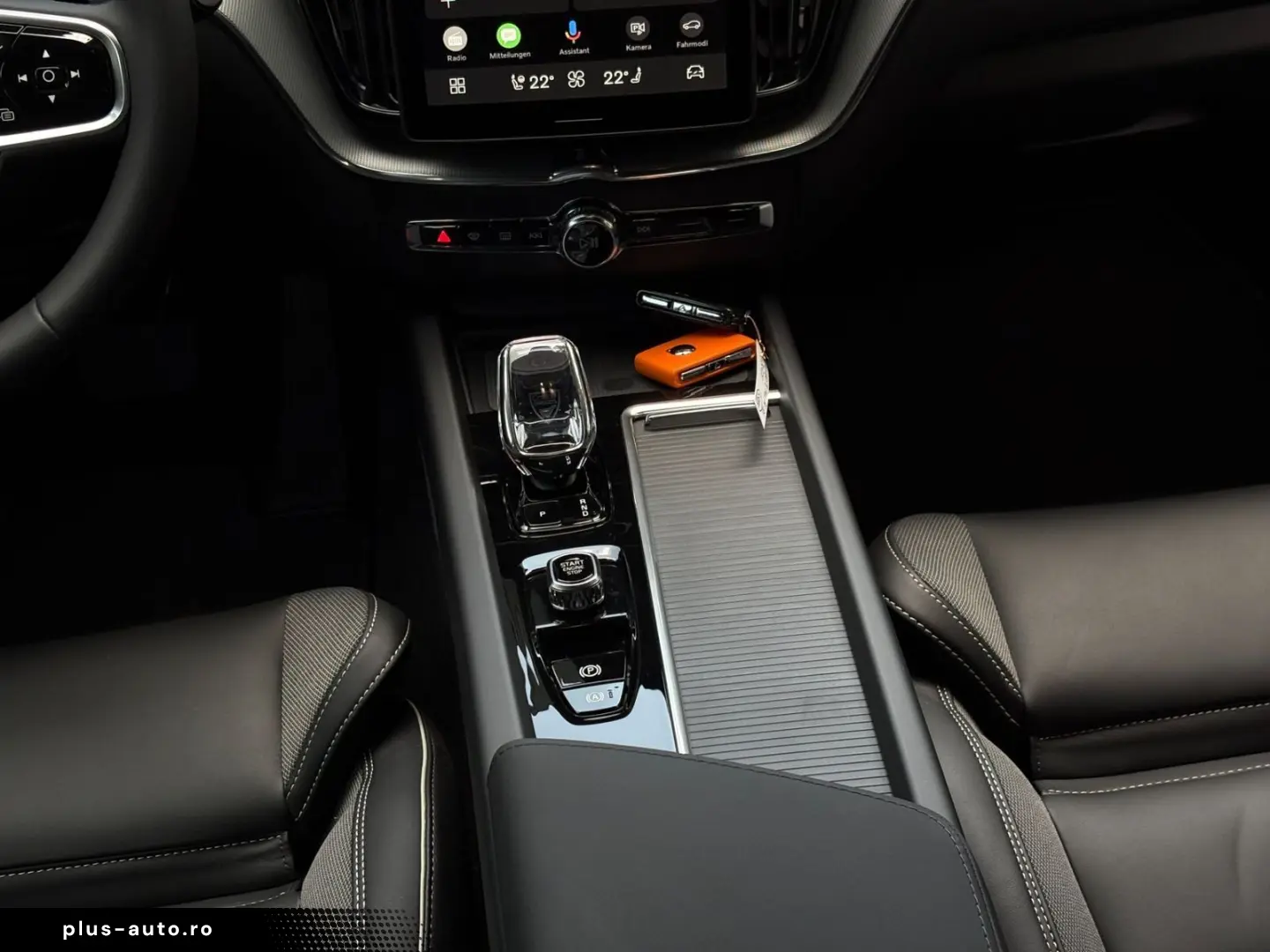 VOLVO XC60 T6 FACELIFT Plus Black