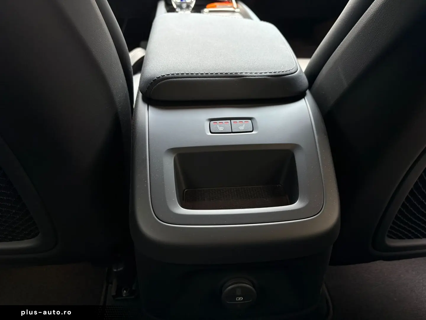 VOLVO XC60 T6 FACELIFT Plus Black