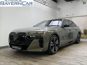BMW M760 e xDr. Executive TwoTone TV B&W UPE218