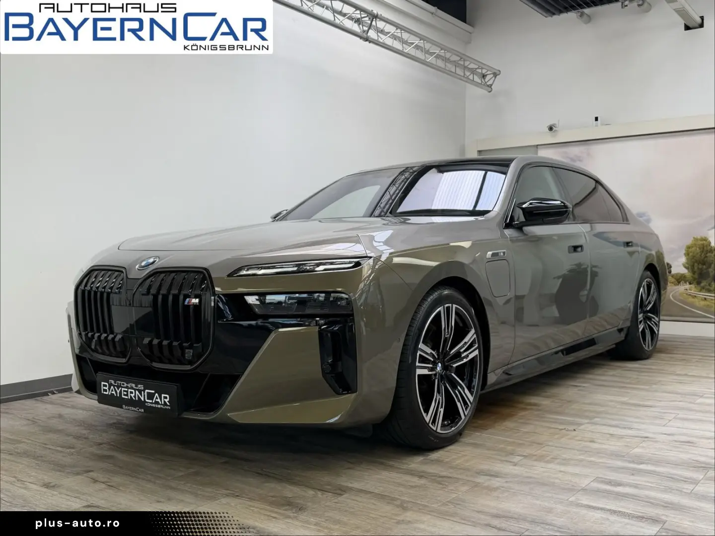 BMW M760 e xDr. Executive TwoTone TV B&W UPE218