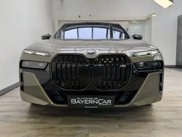 BMW M760 e xDr. Executive TwoTone TV B&W UPE218