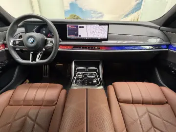 BMW M760 e xDr. Executive TwoTone TV B&W UPE218