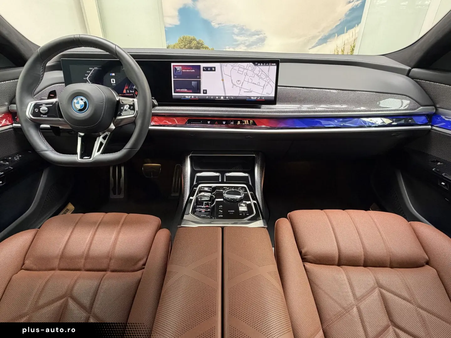 BMW M760 e xDr. Executive TwoTone TV B&W UPE218