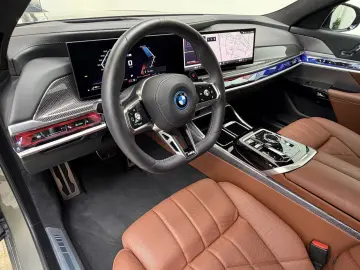BMW M760 e xDr. Executive TwoTone TV B&W UPE218